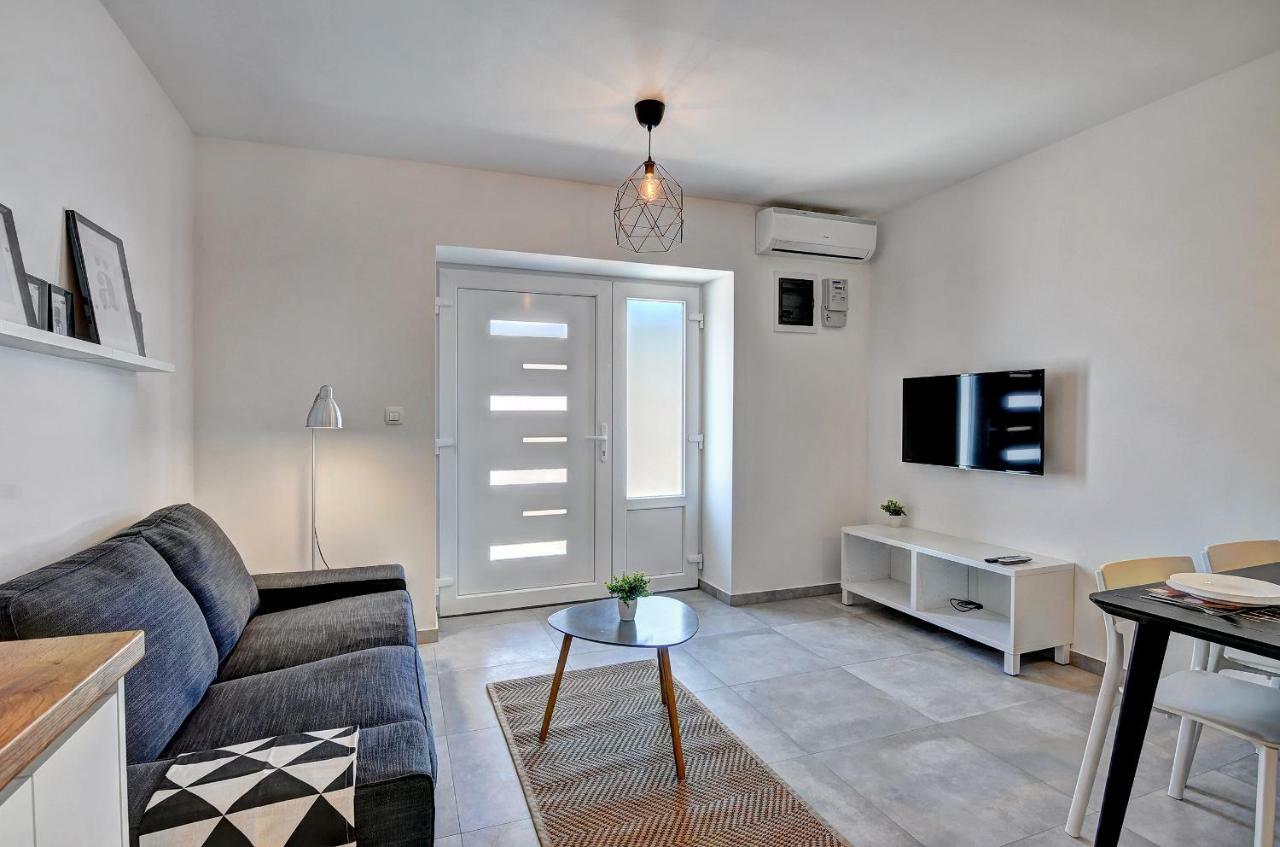 Apartman M Appartement Pula Buitenkant foto