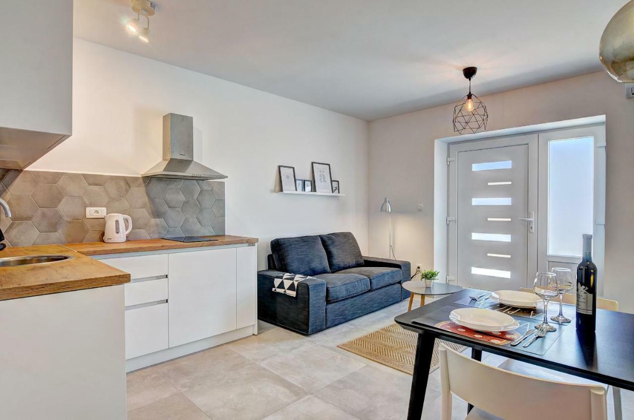Apartman M Appartement Pula Buitenkant foto